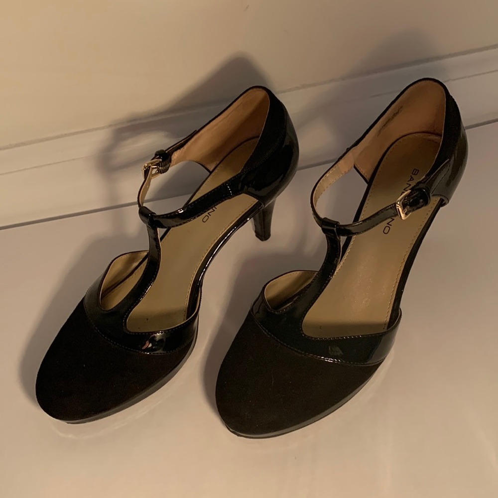 Bandolino Heels | T-strap | Suede | Kitten Heel
